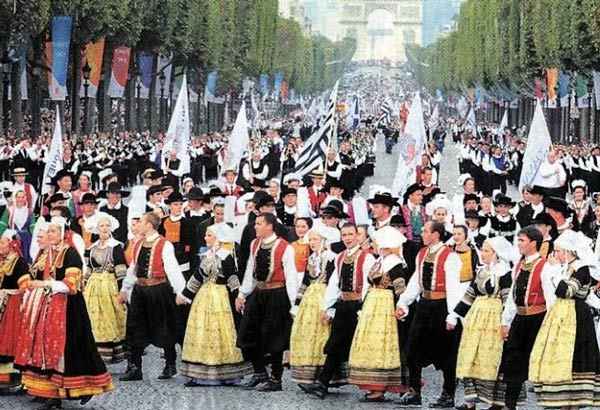أغرب العادات والتقاليد في فرنسا