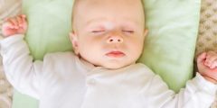 ما هي عدد ساعات نوم الرضيع