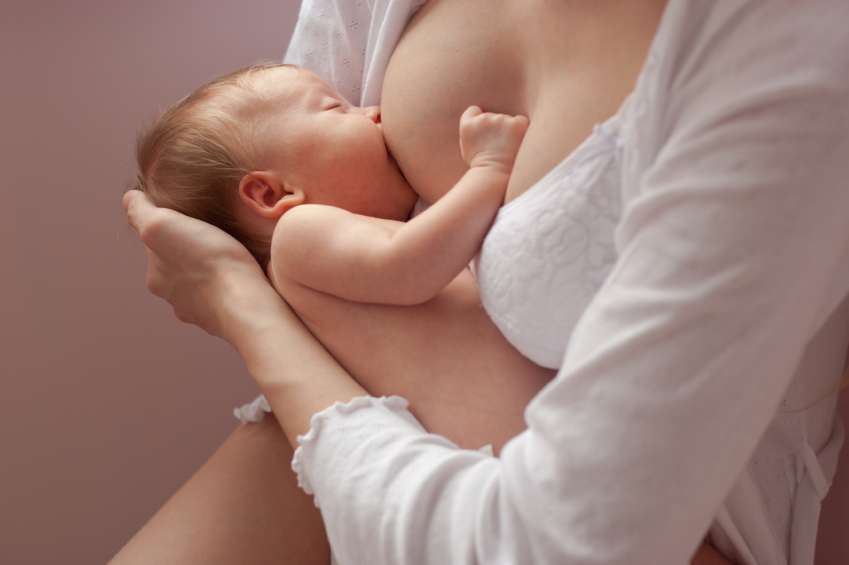 العلاقة بين الرضاعة الطبيعية وسرطان الثدي