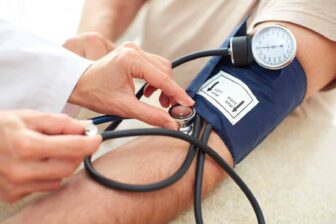 أسباب ارتفاع ضغط الدم عند الشباب 